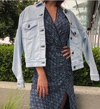 Load image into Gallery viewer, Oversize Crop Denim Jacket