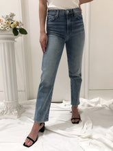 Load image into Gallery viewer, HW Cropped Straight