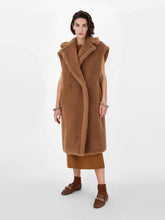 Load image into Gallery viewer, Alce Silk and Camel Teddy Vest