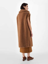 Load image into Gallery viewer, Alce Silk and Camel Teddy Vest