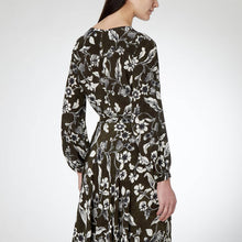 Load image into Gallery viewer, Morina Silk Crew Neck