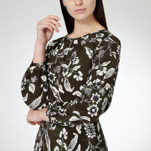 Load image into Gallery viewer, Morina Silk Crew Neck
