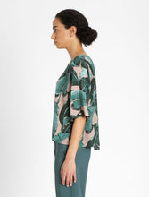 Load image into Gallery viewer, Avori Printed 3/4 Sleeve Tee