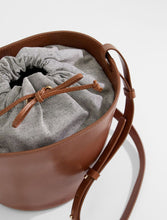 Load image into Gallery viewer, Colle Leather Bucket